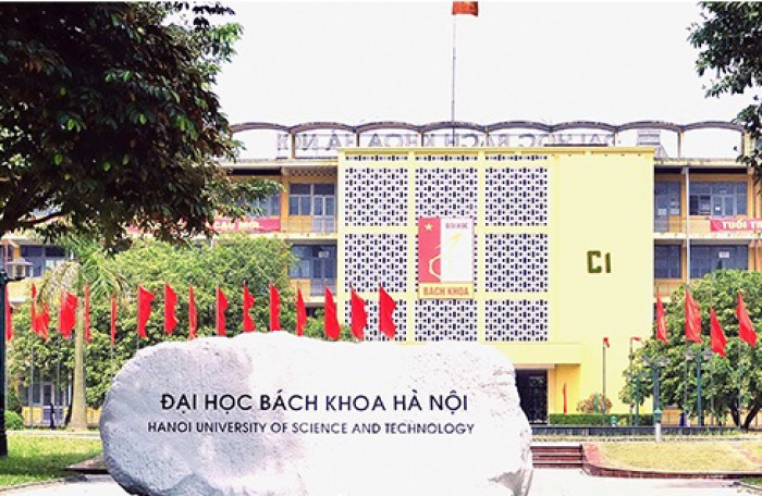 Đại học Bách khoa Hà Nội tài trợ khẩu trang cho sinh viên