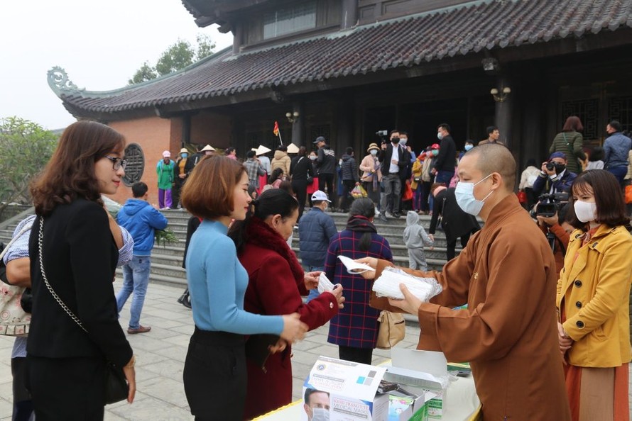 Giáo hội Phật giáo yêu cầu tăng ni cấm túc tại chùa, cơ sở tự viện