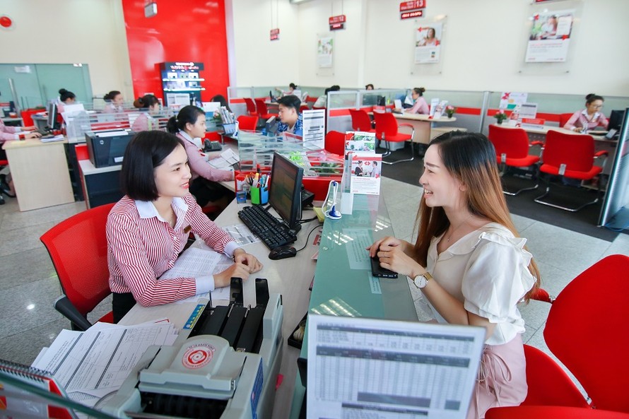 Techcombank tiếp tục chuỗi tăng trưởng doanh thu 18 quý liên tiếp trong bối cảnh khó khăn do ảnh hưởng của dịch bệnh Covid-19.