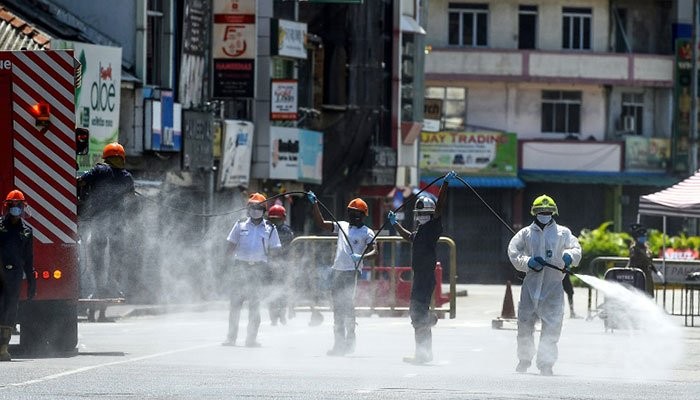 WHO: 'Phun thuốc khử trùng có thể gây hại'