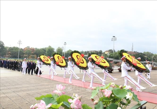 Lãnh đạo Đảng, Nhà nước vào Lăng viếng Chủ tịch Hồ Chí Minh