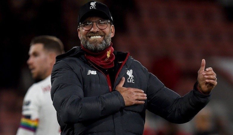 HLV Jurgen Klopp kêu gọi người hâm mộ ăn mừng kiềm chế