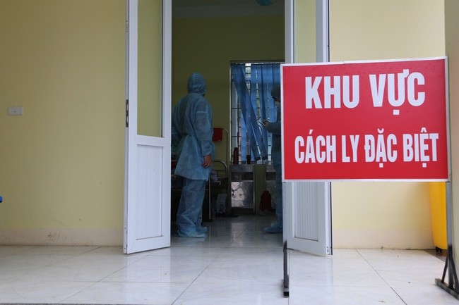 Công dân Trung Quốc nghi mắc COVID-19 cho kết quả âm tính