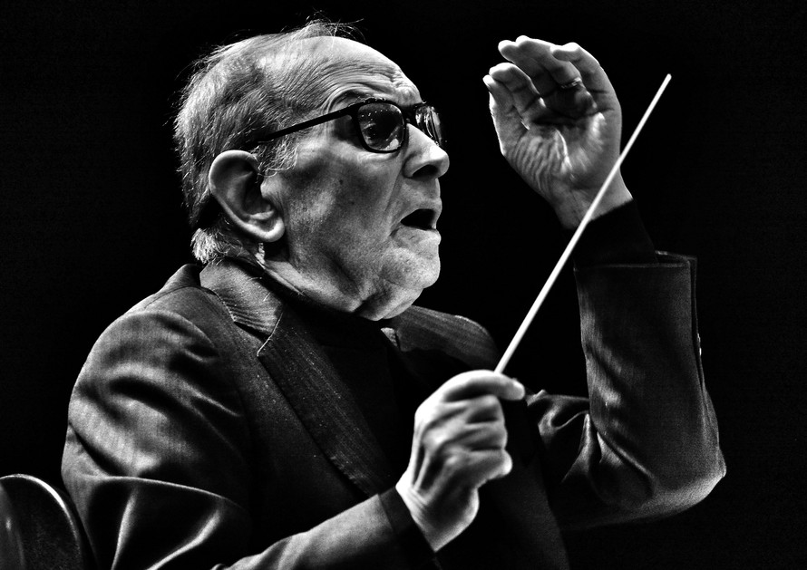 Huyền thoại nhạc phim người Ý Ennio Morricone qua đời