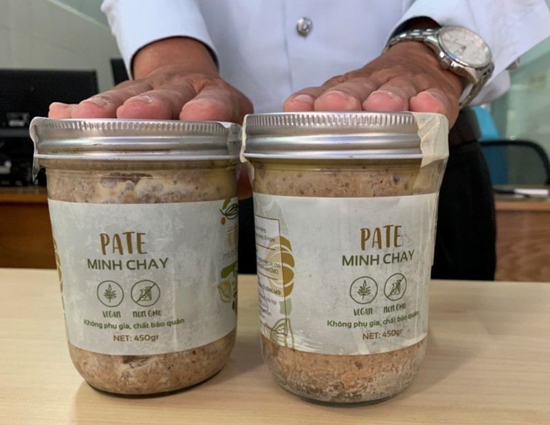 Nữ bệnh nhân ăn pate Minh Chay phải thở máy, thay huyết tương