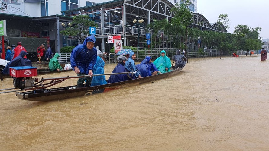 Mưa lũ tại miền Trung khiến 17 người thiệt mạng