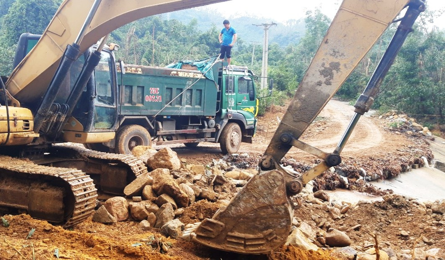 Phấn đấu hết hôm nay, thông tuyến từ Rào Trăng 4 lên Rào Trăng 3