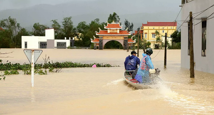 Lũ miền Trung tiếp tục dâng cao trong đêm, cảnh báo lũ quét, sạt lở đất