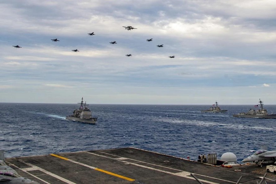 Hai nhóm tàu sân bay USS Theodore Roosevelt và USS Nimitz ở Biển Đông hôm thứ Ba. Ảnh: Hải quân Mỹ