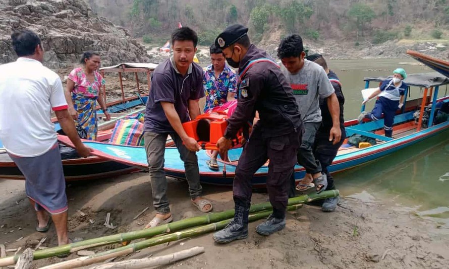 Một số người Karen đã vượt qua biên giới Thái Lan - Myanmar ở tỉnh Mae Hong Son. Ảnh: Royal Thai Army Handout