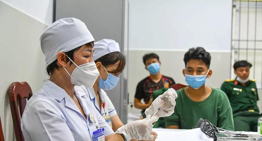 8 tỉnh, thành hoàn thành đợt 1 tiêm vaccine ngừa COVID-19