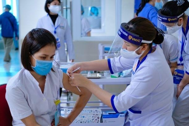 Nữ điều dưỡng sốc phản vệ sau khi tiêm vaccine