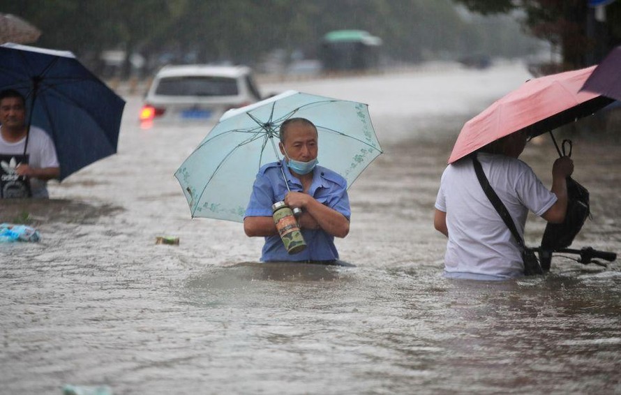 Đợt mưa lũ 'ngàn năm có một' tàn phá miền Trung Trung Quốc