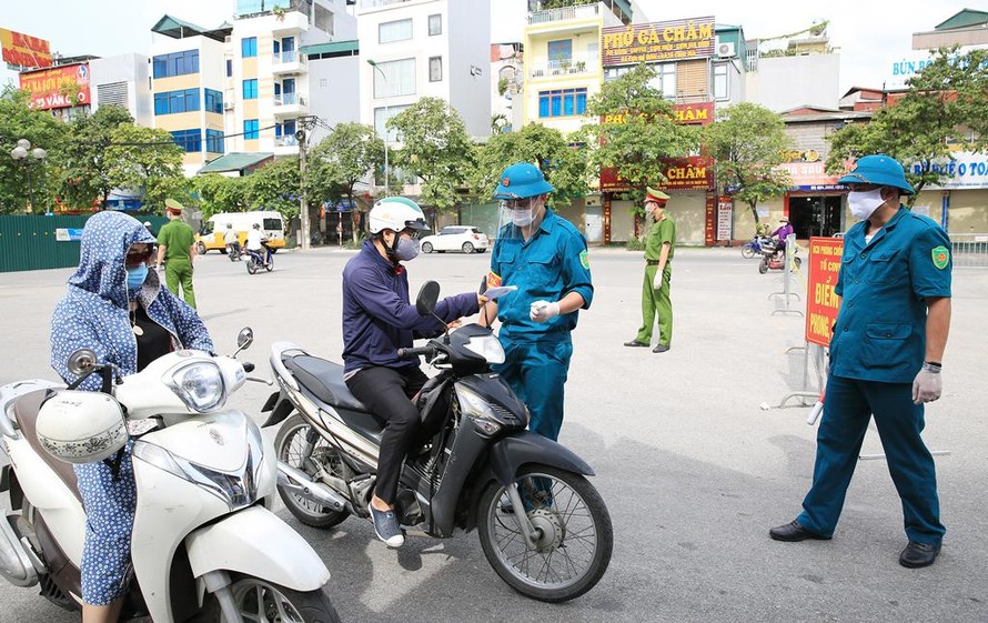 Hà Nội siết chặt quy định về giấy đi đường của người dân