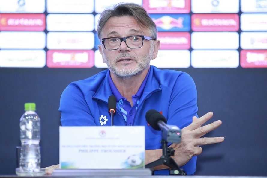 HLV Philippe Troussier đặt niềm tin vào 30 tuyển thủ Việt Nam