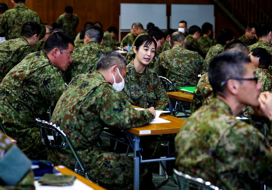 Nhật Bản nỗ lực ngăn chặn nạn quấy rối nữ quân nhân