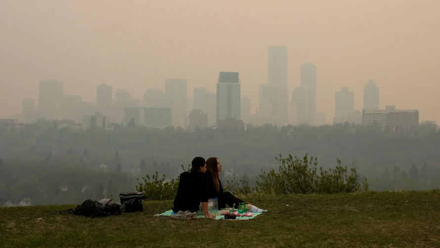Cháy rừng khiến hàng nghìn người Canada sơ tán