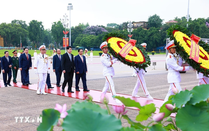 [ẢNH] Lãnh đạo Đảng, Nhà nước viếng Chủ tịch Hồ Chí Minh và các anh hùng liệt sỹ