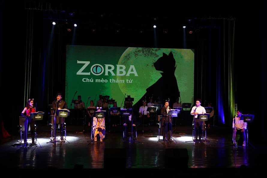 Nhạc kịch “Zorba - chú mèo thám tử” tôn vinh và đề cao tầm quan trọng của những mối quan hệ trong gia đình. Ảnh: Nhà hát Tuổi trẻ Việt Nam