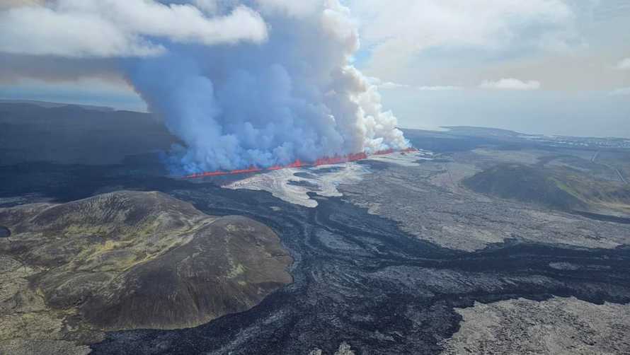 Người dân Iceland lại hứng chịu núi lửa phun trào 