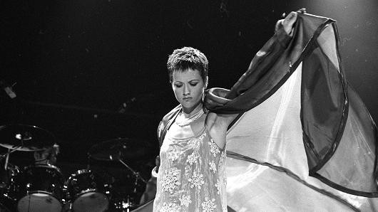 Giọng ca chính ban nhạc The Cranberries qua đời ở tuổi 46