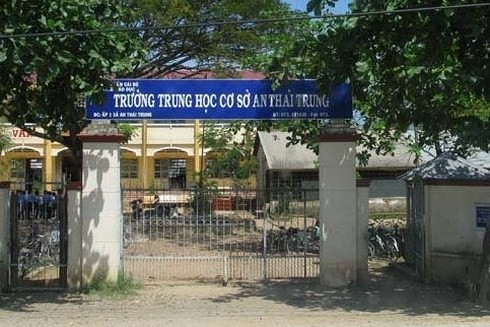 Học sinh đánh nhau gây án mạng ngay cổng trường trong ngày bế giảng