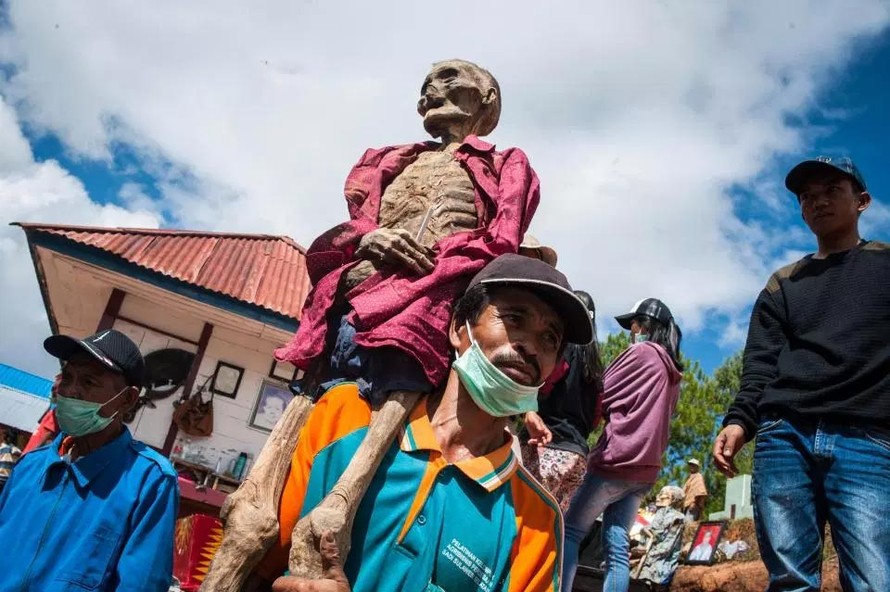 Lễ hội 'thây ma' kỳ quái ở Indonesia