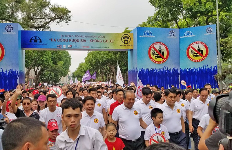 Sự kiện đi bộ kêu gọi hành động “Đã uống rượu bia – Không lái xe” có sức lan tỏa mạnh mẽ, thu hút đông đảo người tham gia.