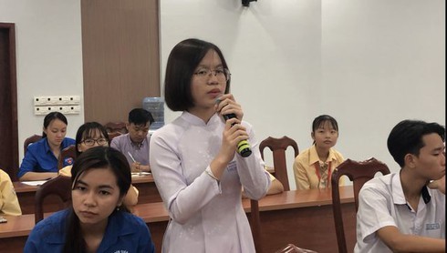 Nữ sinh Ngọc Thương đề xuất lùi giờ học. Ảnh: Lê Phương