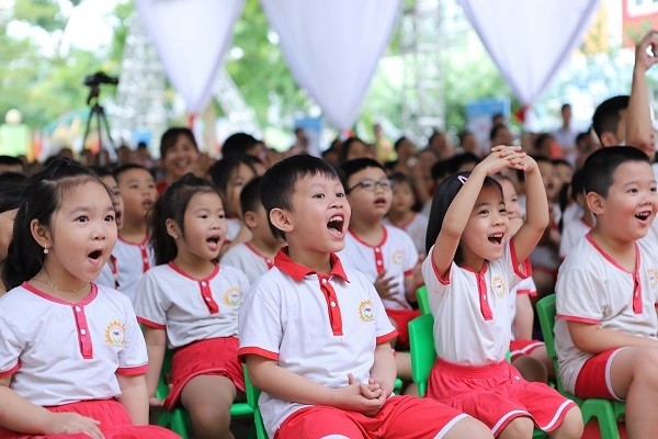 Hầu hết nhiều phụ huynh đều ủng hộ đăng ký tham dự chương trình sữa học đường. Ảnh minh họa.