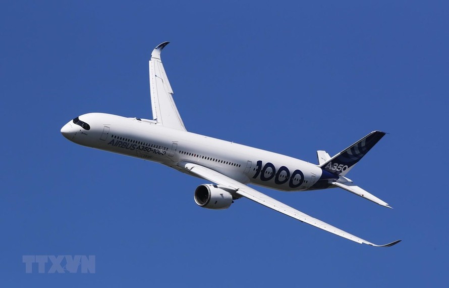 Máy bay A350-1000 của hãng Airbus bay trình diễn tại Triển lãm hàng không quốc tế Paris ở sân bay Le Bourget, Pháp, ngày 17/6/2019. (Ảnh: THX/TTXVN)