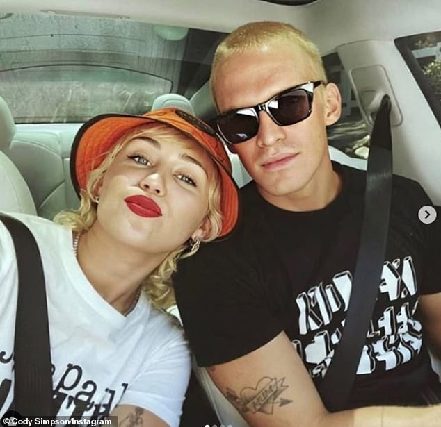 Miley Cyrus và Cody Simpson