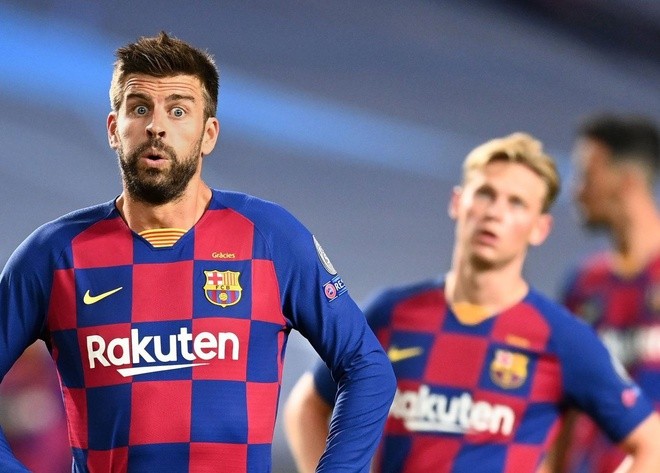 Pique và De Jong là các cầu thủ hiếm hoi của Barca đồng ý giảm lương. Ảnh: Getty.