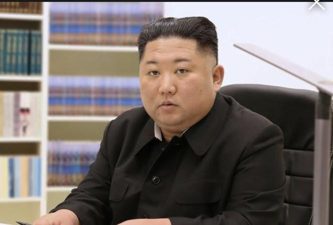 Năm nay nhà lãnh đạo Triều Tiên viết thư, thay vì đọc thông điệp năm mới. Ảnh: KCNA