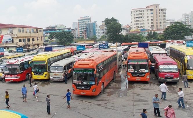 Hà Nội bỏ giãn cách trên xe khách từ ngày 16/3.