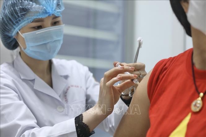  Tiêm mũi 2, đợt 2 thử nghiệm vaccine Nano Covax phòng COVID-19. Ảnh: Minh Quyết/TTXVN