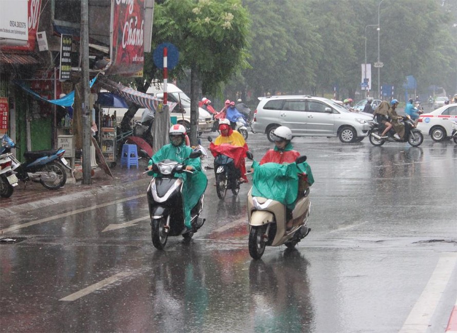 Bắc Bộ có mưa dông rải rác, vùng núi mưa lớn tập trung vào đêm và sáng