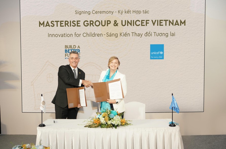 Masterise Group và UNICEF Việt Nam trong lễ ký kết hợp tác chiến lược giai đoạn 2022-2024, phát triển dự án Innovation for Children. Ảnh: Masterise Group