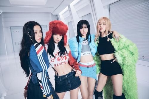 BLACKPINK trở thành nhóm K-pop nữ đầu tiên đứng đầu bảng xếp hạng danh tiếng Billboard 200