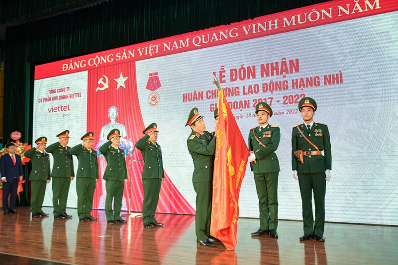 Viettel Post đón nhận Huân chương Lao động hạng Nhì