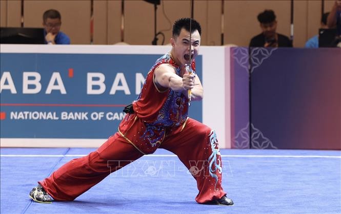 Wushu 'mở hàng' HCV cho đoàn thể thao Việt Nam