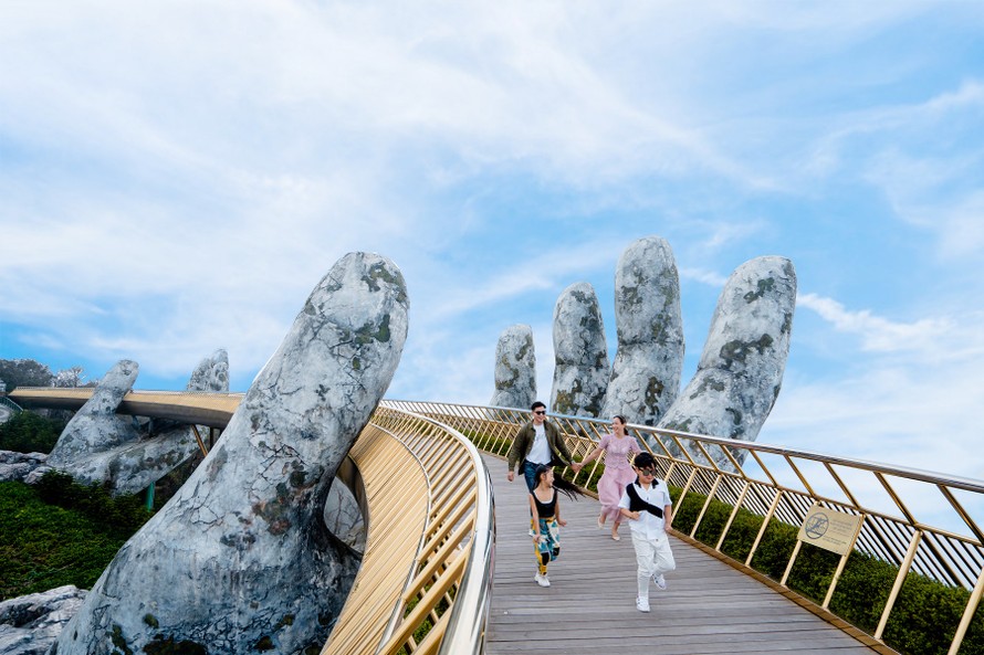 Cầu Vàng và Sun World Ba Na Hills được Travel+Leisure gợi ý là lựa chọn tốt nhất cho khách gia đình trải nghiệm tại Đà Nẵng.