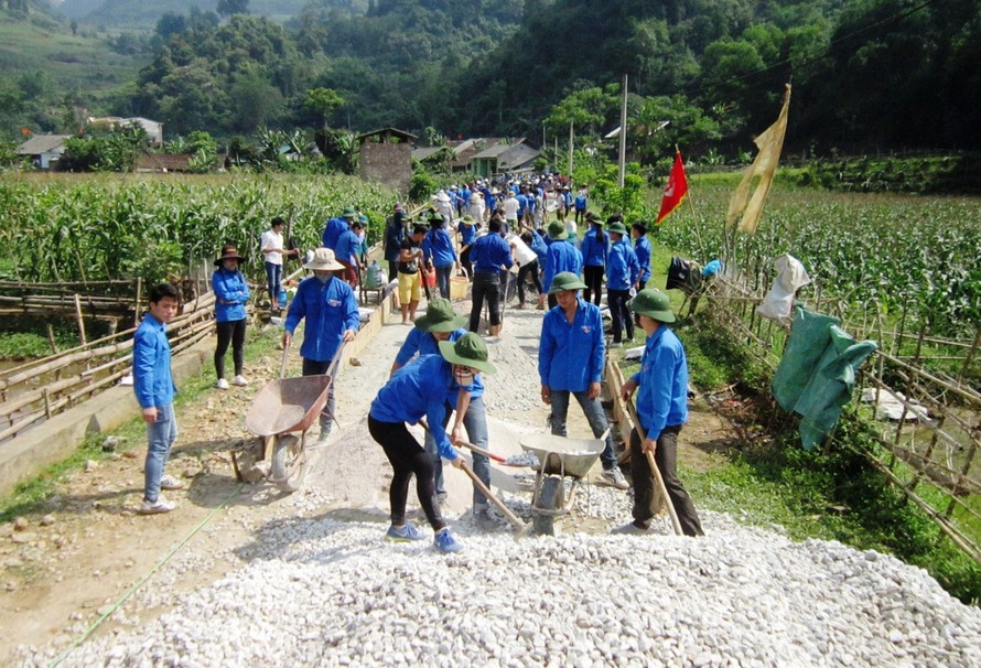 Cử tri Cao Bằng đề nghị quan tâm đến chính sách đặc thù cho xã đạt chuẩn nông thôn mới