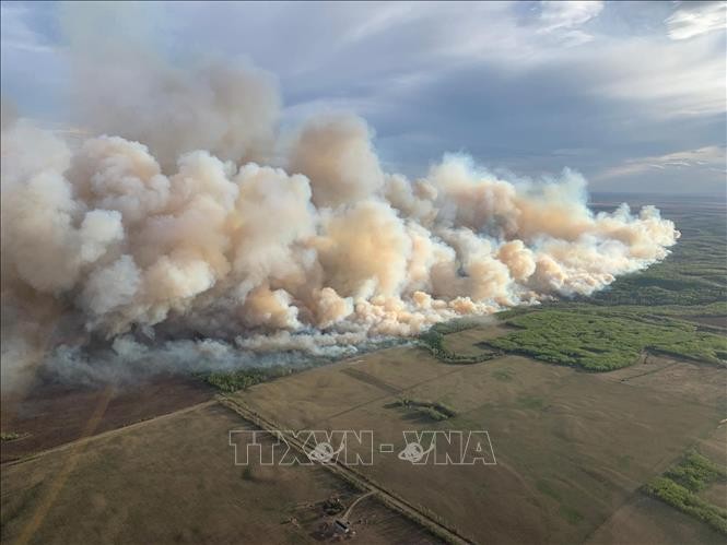 Canada: Thành phố Fort McMurray dỡ bỏ lệnh sơ tán cháy rừng