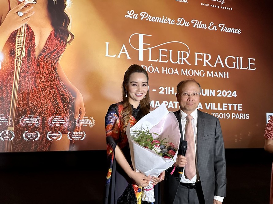 "Đóa hoa mong manh" của Việt Nam ra mắt công chúng Pháp