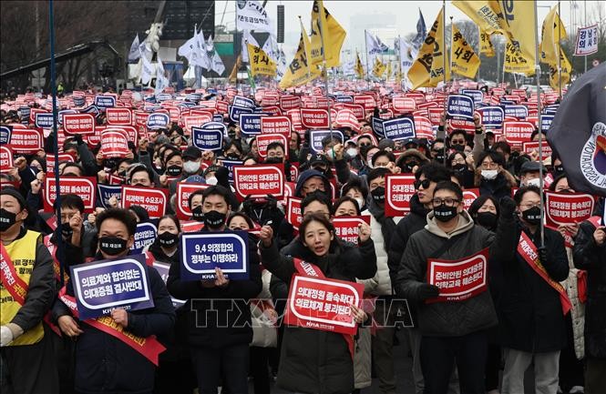 Bộ trưởng Giáo dục Hàn Quốc kêu gọi sinh viên y khoa sớm quay trở lại trường học