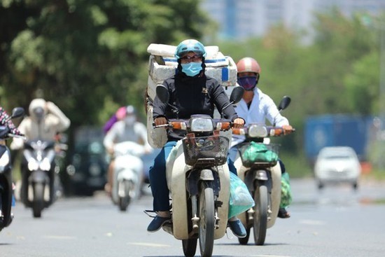 Bắc Bộ ngày nắng nóng, chiều mưa dông vài nơi