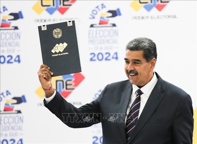 Hội đồng bầu cử quốc gia Venezuela xác nhận Tổng thống Maduro thắng cử