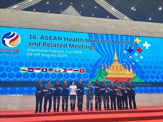 Bộ trưởng Bộ Y tế dự Hội nghị Bộ trưởng Y tế ASEAN lần thứ 16 và các Hội nghị liên quan