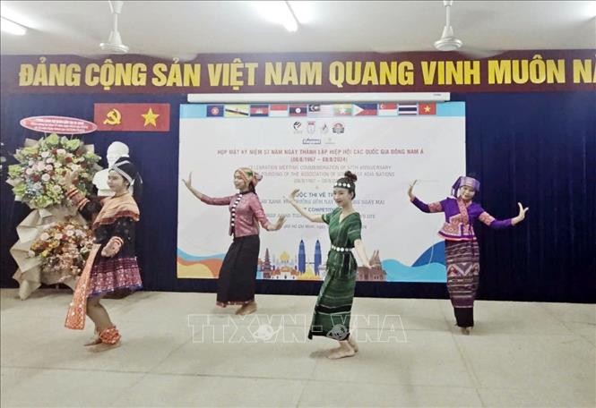 Củng cố tình đoàn kết hữu nghị giữa nhân dân các nước ASEAN